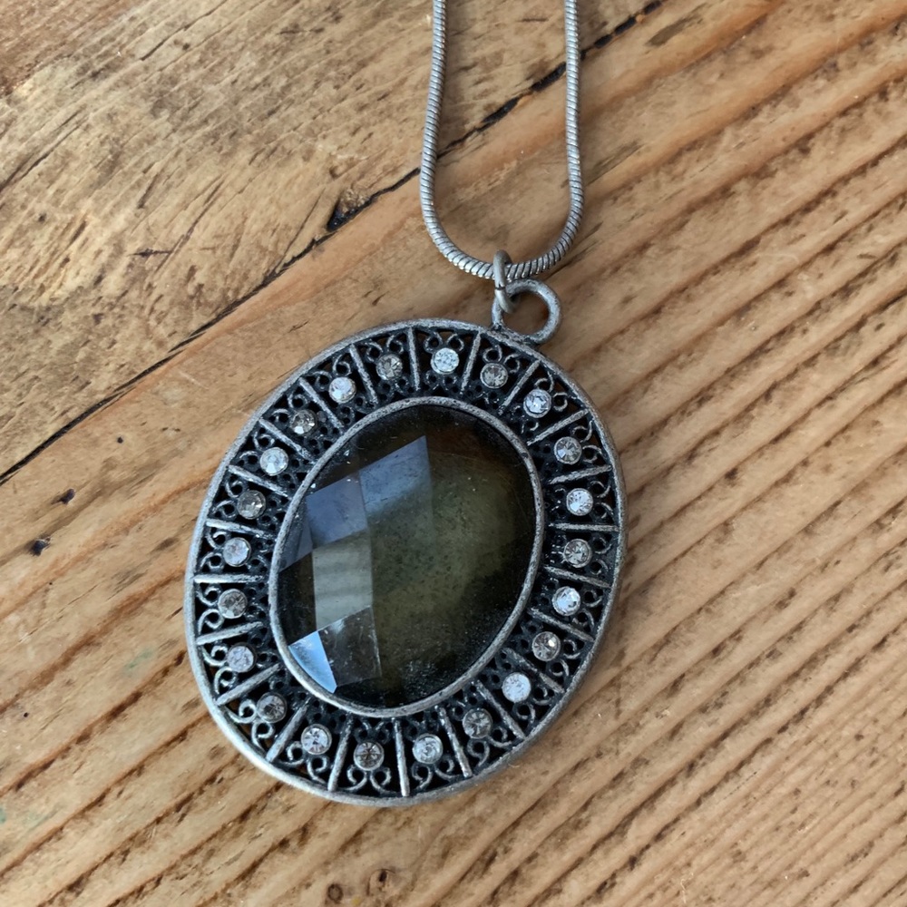 Dark stone pendant necklace